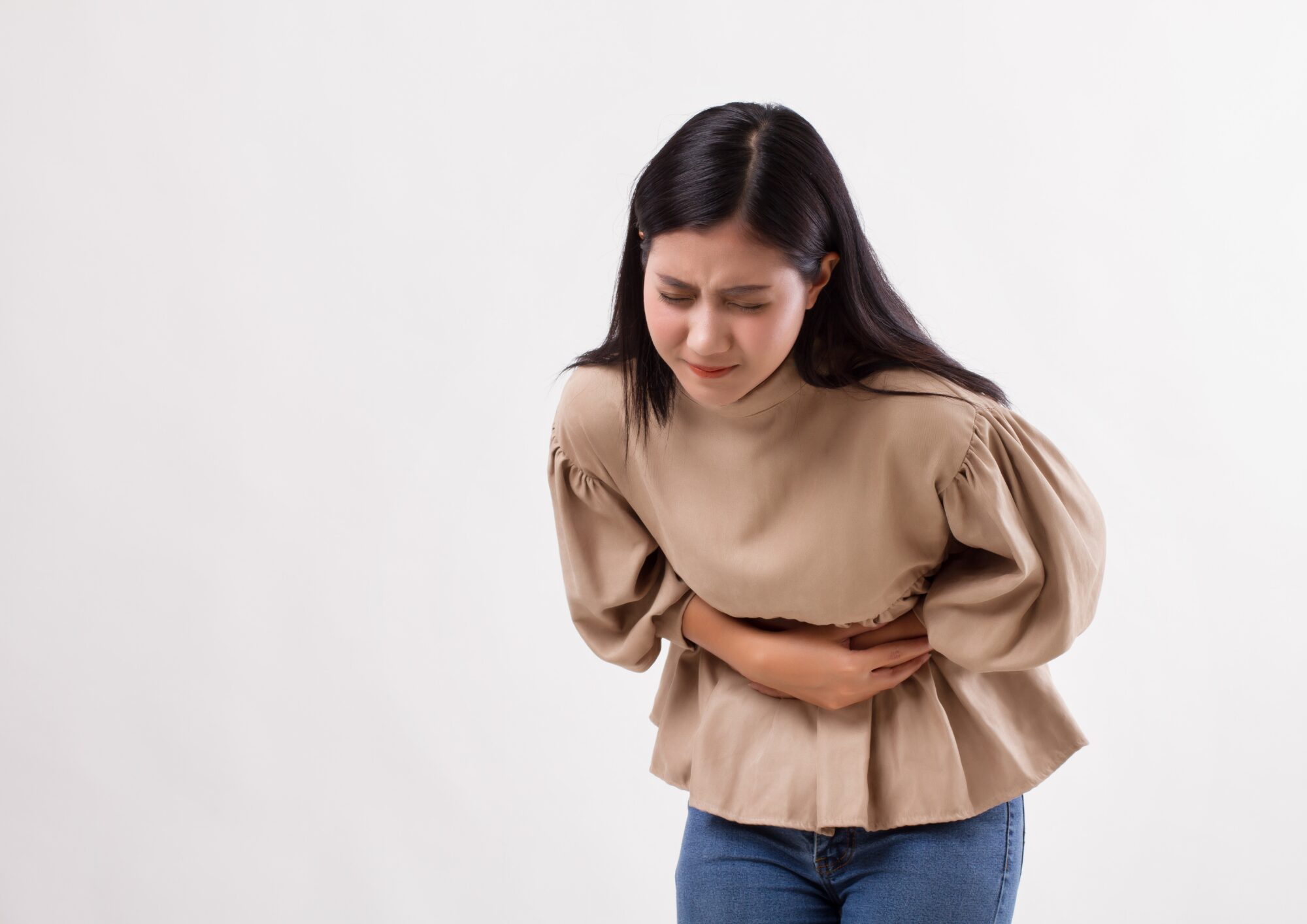 食中毒の症状｜潜伏期間・原因別の特徴・やってはいけないNG行動を解説