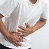 サルモネラ食中毒の症状｜潜伏期間・原因食品の特徴・やってはいけないNG行動を解説