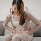 ノロウイルスの症状｜食中毒の潜伏期間・原因食品・やってはいけないNG行動を解説